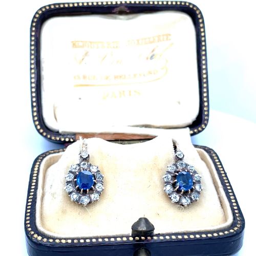 VICTORIAN NATURAL SAPPHIRE AND DIAMOND FRENCH EARRINGS CIRCA 1890 IN A VAN ARPLES BOX - ADDITIONAL PHOTO 3