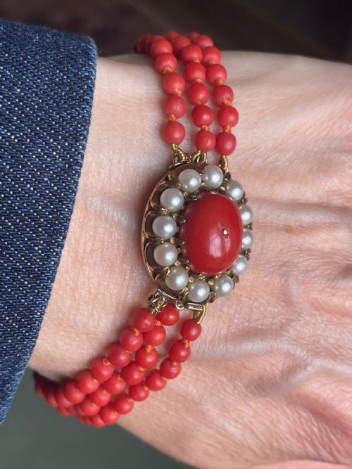ANTIQUE NATURAL CORAL AND PEARL BRACELET - ADDITIONAL PHOTO 1