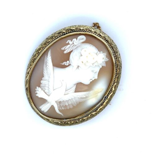 CARVED CAMEO BROOCH OF APRHRODITE