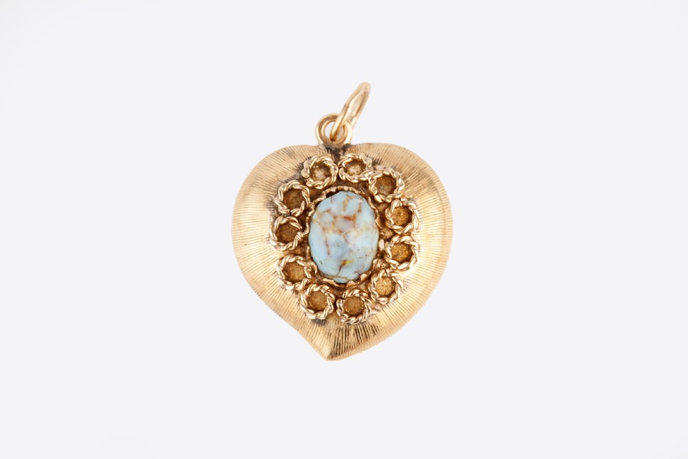 A Turquoise 18ct Gold Antique Heart