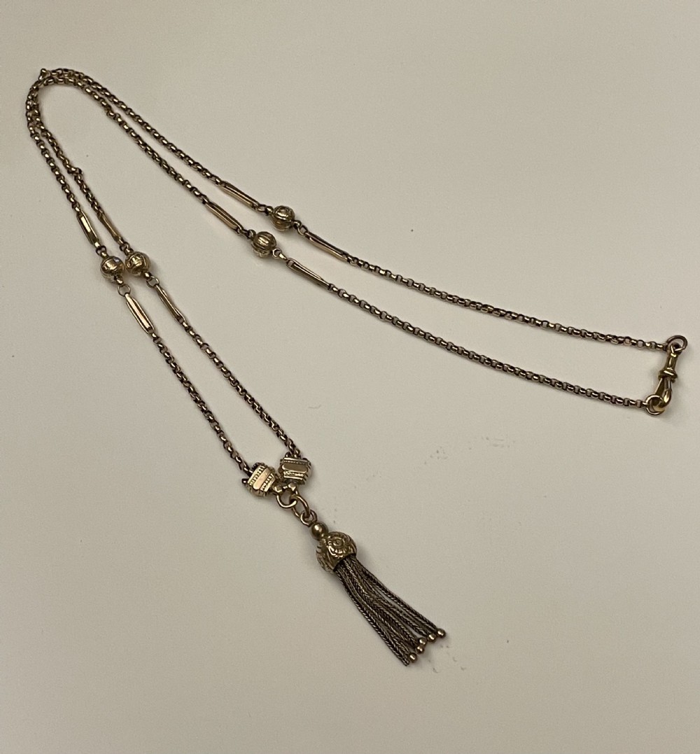 An Edwardian 9ct Gold Chain