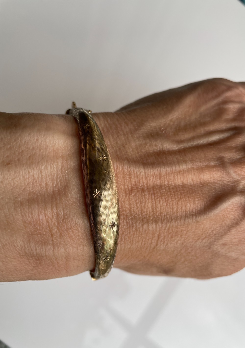 9ct Gold Star Etched Smith and Pepper Bangle View II
