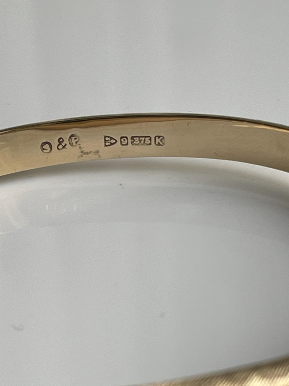 9ct Gold Star Etched Smith and Pepper Bangle View III