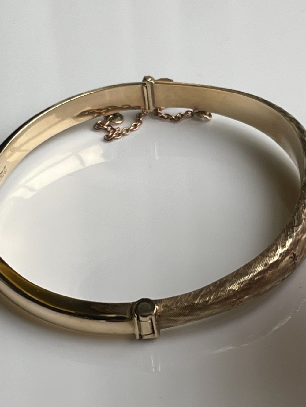 9ct Gold Star Etched Smith and Pepper Bangle View V