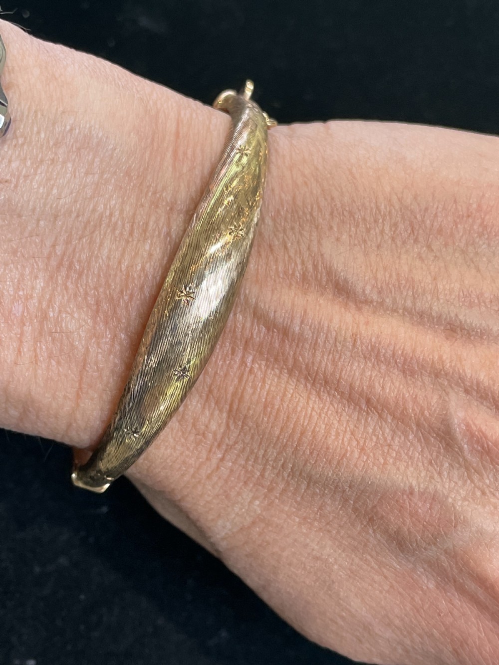 9ct Gold Star Etched Smith and Pepper Bangle View VIII