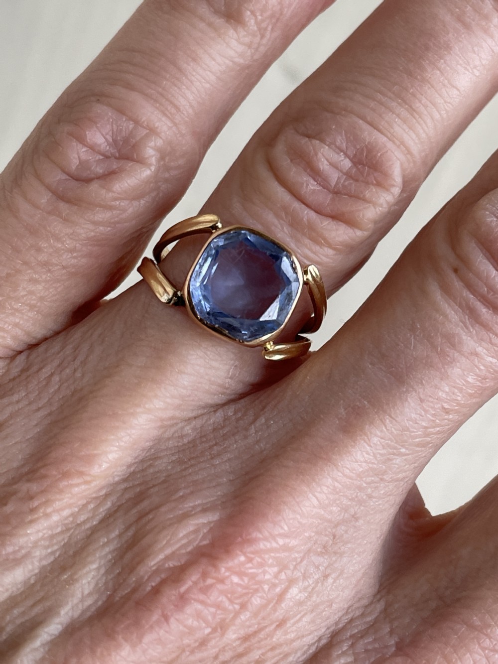 Early 20th Century 4ct Natural Unheated Ceylon Sapphire Ring View II