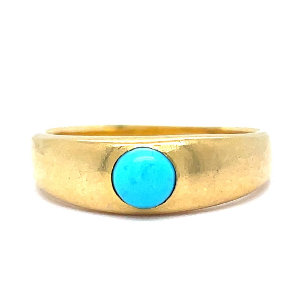A smooth Victorian 18ct yellow gold band ring set with a central round cabochon turquoise stone.
