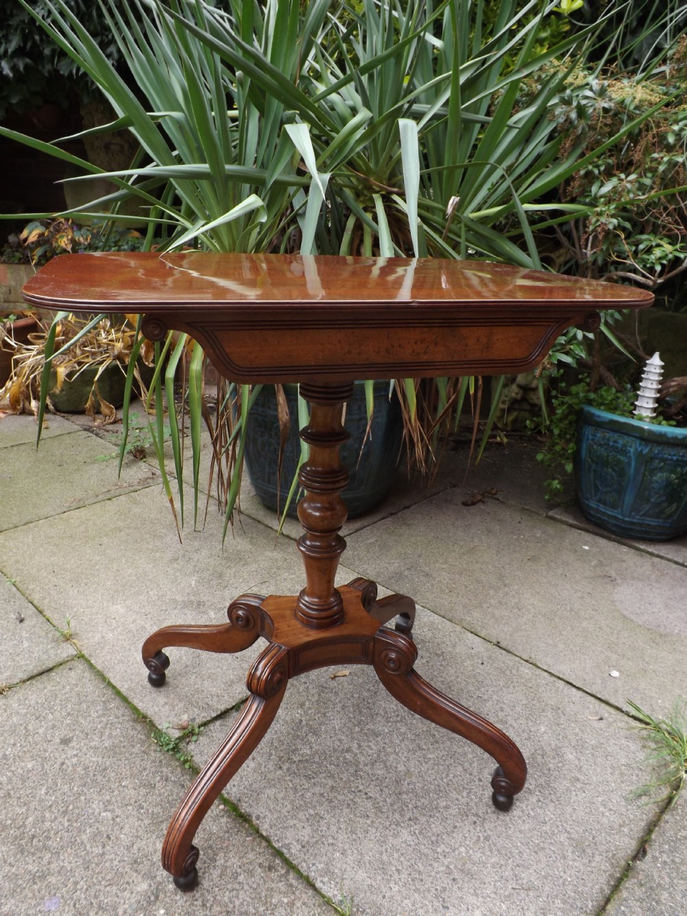Early C19th Regency period mahogany centre pedestal occasional or lamp-table.