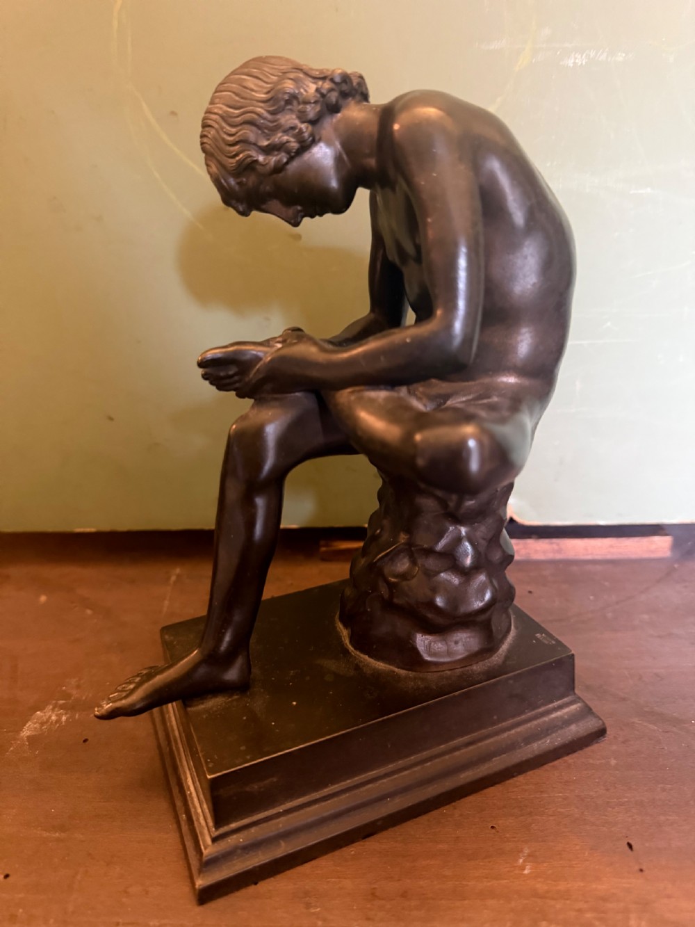Late C19th Italian bronze ‘Grand Tour’ souvenir reduction study sculpture of “Lo Spinario”. View IV