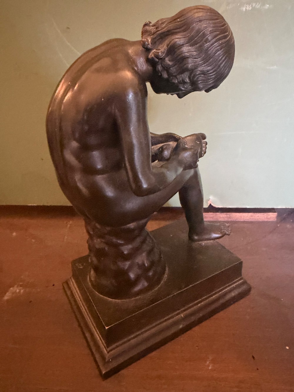 Late C19th Italian bronze ‘Grand Tour’ souvenir reduction study sculpture of “Lo Spinario”. View VI
