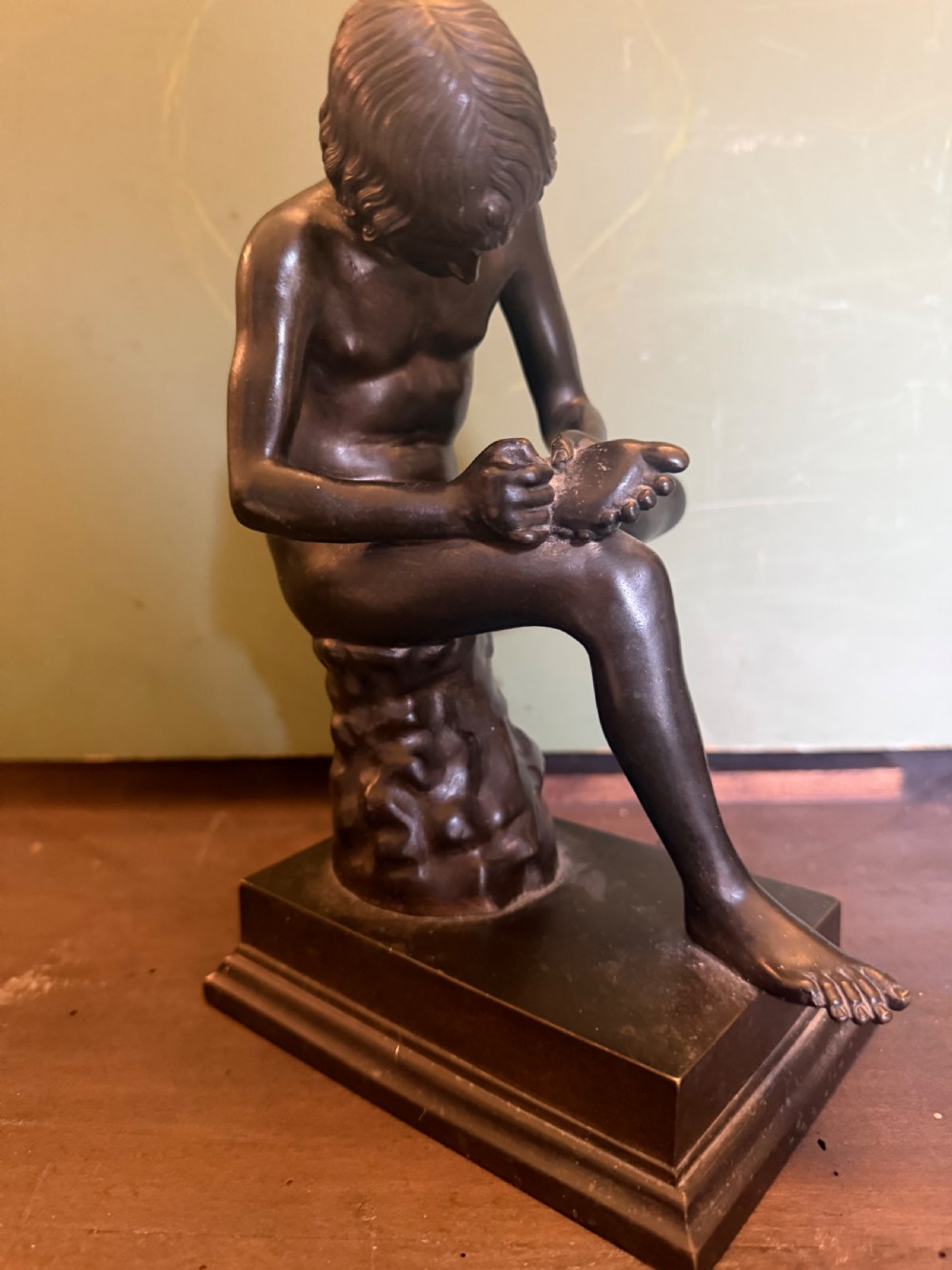 Late C19th Italian bronze ‘Grand Tour’ souvenir reduction study sculpture of “Lo Spinario”. View VIII