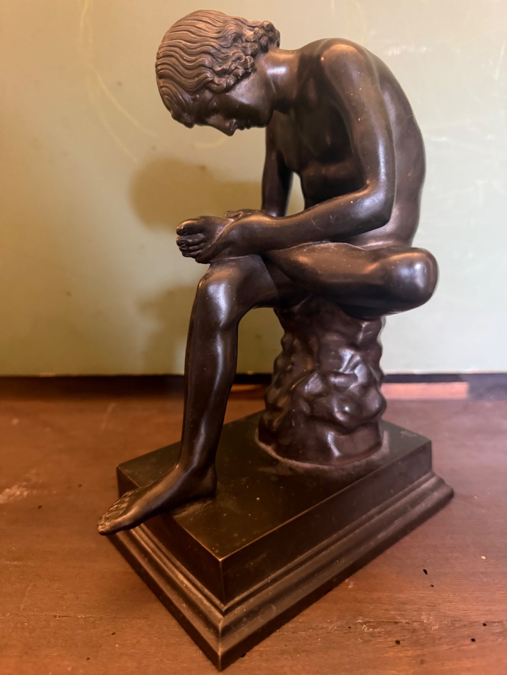 Late C19th Italian bronze ‘Grand Tour’ souvenir reduction study sculpture of “Lo Spinario”. View X