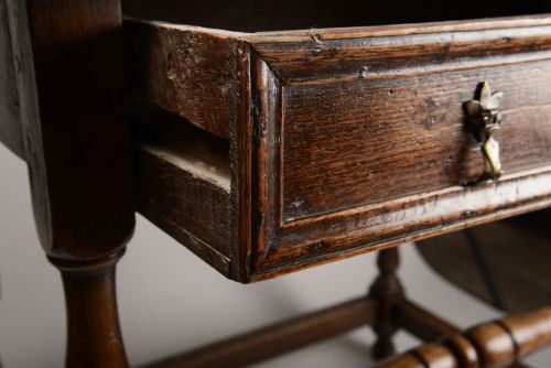 SUBSTANTIAL C17TH OAK SIDE TABLE - ADDITIONAL PHOTO 3