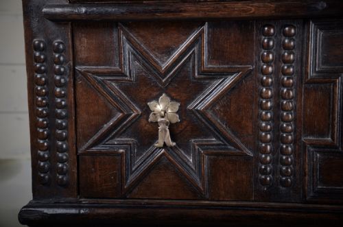 UNUSUAL 17THC GEOMETRIC CHEST OF DRAWERS - ADDITIONAL PHOTO 4
