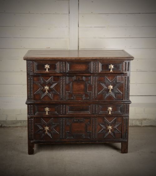UNUSUAL 17THC GEOMETRIC CHEST OF DRAWERS - ADDITIONAL PHOTO 5