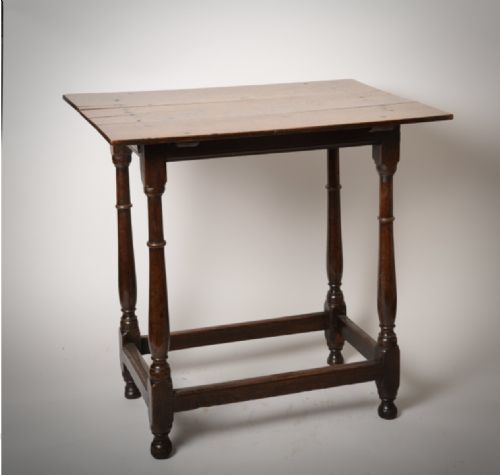 early c18th centre or tavern table - CATEGORY: ANTIQUE TABLES - DATED 18TH CENTURY
