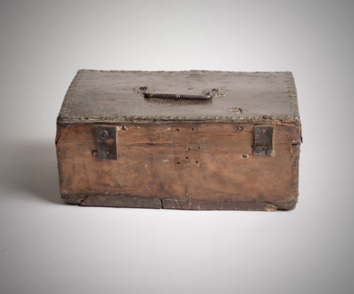 C17TH LEATHER BOX - ADDITIONAL PHOTO 3
