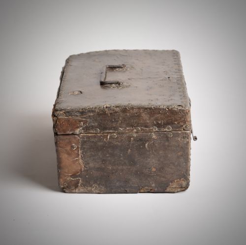 C17TH LEATHER BOX - ADDITIONAL PHOTO 1