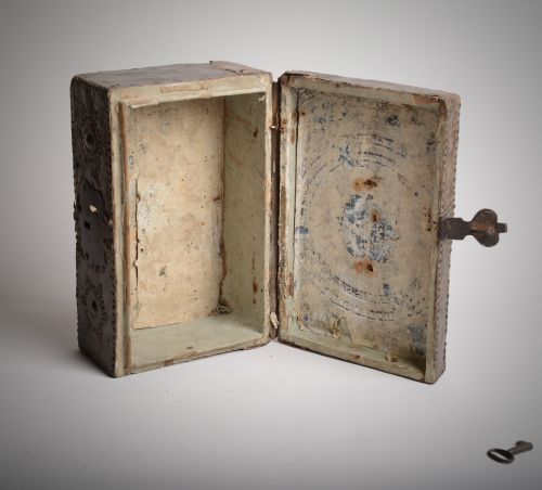 C17TH LEATHER BOX - ADDITIONAL PHOTO 5