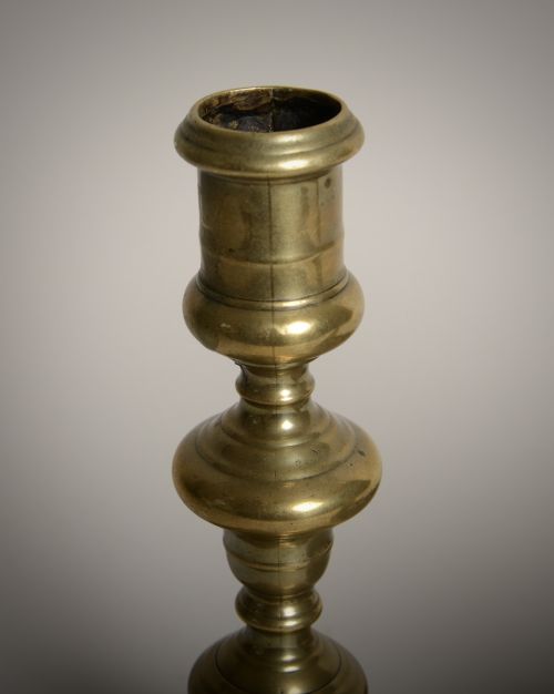 RARE PAIR OF LATE 17TH CENTURY CANDLE STICKS - ADDITIONAL PHOTO 4