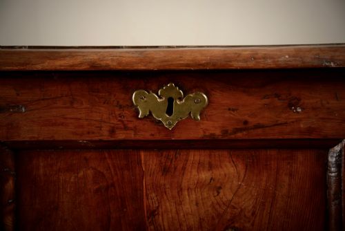 RARE SOLID YEW WOOD CHEST - ADDITIONAL PHOTO 11