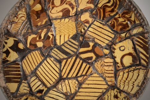 WONDERFUL FOLK ART SLIPWARE FRAGMENT MOSAIC DISH - ADDITIONAL PHOTO 4