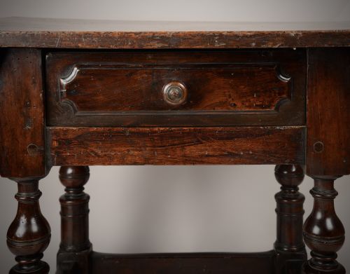 17THC ITALIAN WALNUT TABLE - ADDITIONAL PHOTO 6
