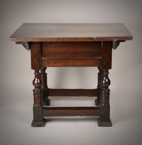 17THC ITALIAN WALNUT TABLE - ADDITIONAL PHOTO 3