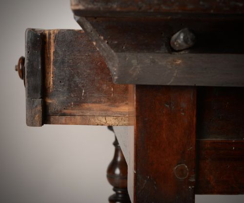 17THC ITALIAN WALNUT TABLE - ADDITIONAL PHOTO 5