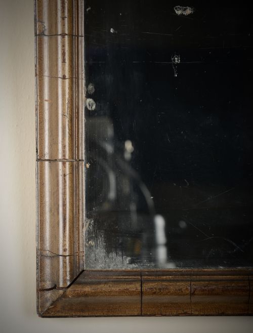 SMALL EARLY WALNUT FRAMED LOOKING GLASS MIRROR - ADDITIONAL PHOTO 1