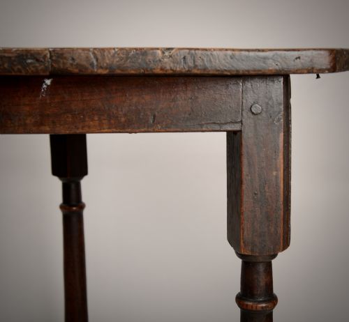 RARE EARLY 18TH C CRICKET TABLE WITH BURR WALNUT TOP - ADDITIONAL PHOTO 5