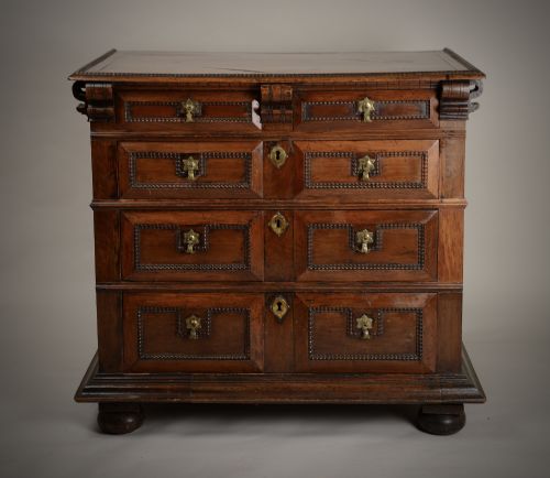 SUPERB WALNUT CHEST OF DRAWERS