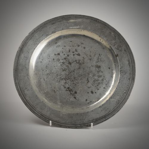 MULTIPLE REEDED WILLIAM AND MARY PEWTER DISH
