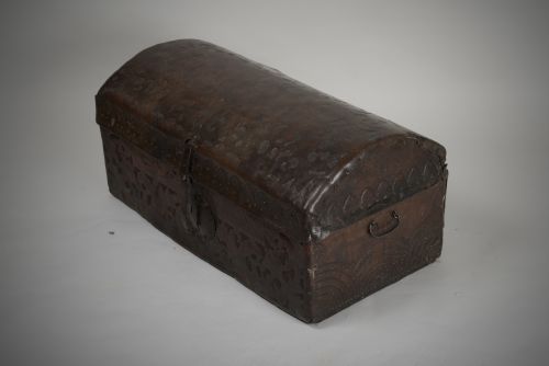 C17TH SPANISH LEATHER COFFER - ADDITIONAL PHOTO 6