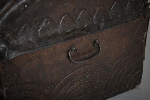C17TH SPANISH LEATHER COFFER - ADDITIONAL PHOTO 7