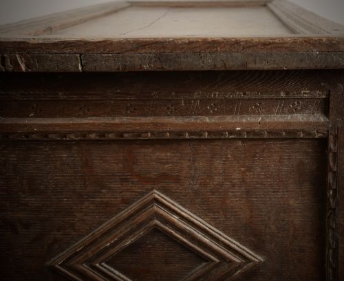 LATE ELIZABETHAN CHEST COFFER - ADDITIONAL PHOTO 4