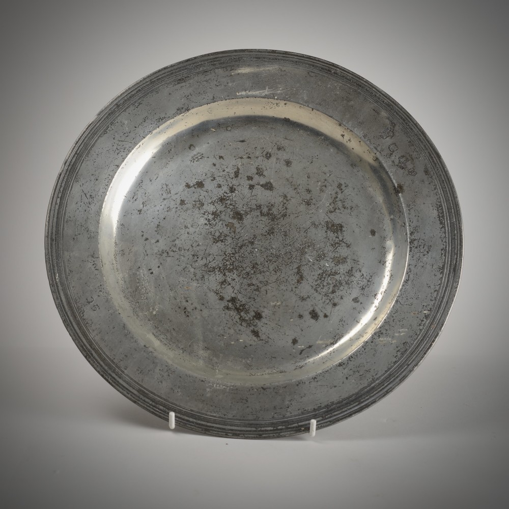 Multiple reeded William and Mary pewter dish.
