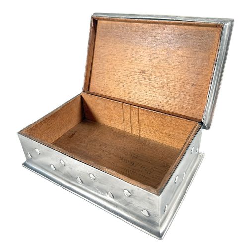 ARTS CRAFTS TUDRIC 078 PEWTER BOX WITH TURQUOISE CABOCHON MADE FOR LIBERTY CO - ADDITIONAL PHOTO 2