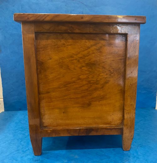 19TH CENTURY SWISS WALNUT CHEST OF DRAWERS - ADDITIONAL PHOTO 12