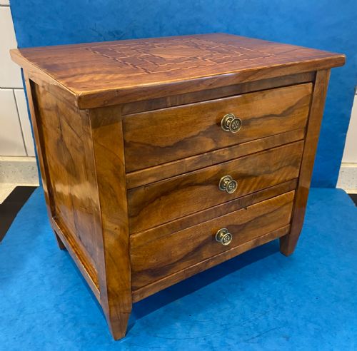 19TH CENTURY SWISS WALNUT CHEST OF DRAWERS - ADDITIONAL PHOTO 14