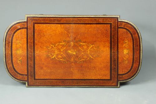 VICTORIAN CENTRE TABLE IN AMBOYNA - ADDITIONAL PHOTO 1