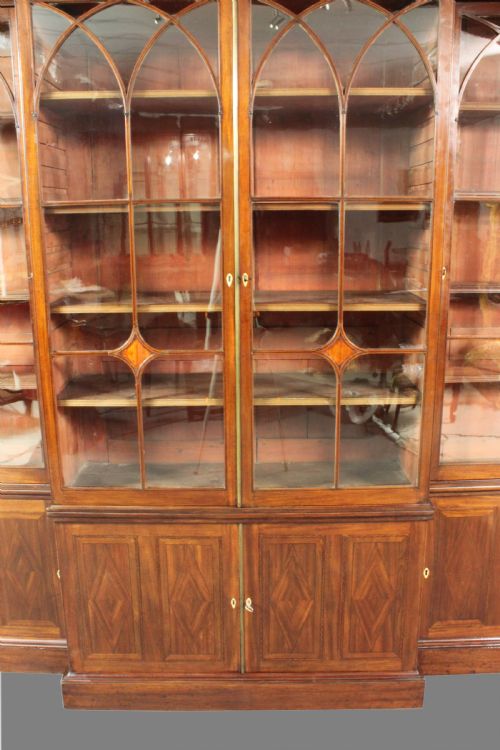 GEORGE III MAHOGANY BREAKFRONT BOOKCASE IN THE MANNER OF THOMAS SHERATON - ADDITIONAL PHOTO 6