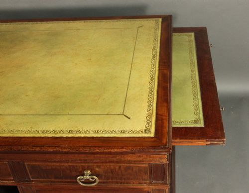 PEDESTAL DESK IN THE MANNER OF GILLOWS OF LANCASTER - ADDITIONAL PHOTO 3