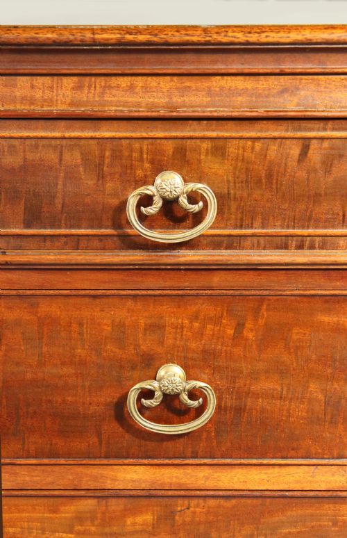 PEDESTAL DESK IN THE MANNER OF GILLOWS OF LANCASTER - ADDITIONAL PHOTO 4