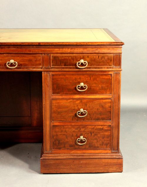 PEDESTAL DESK IN THE MANNER OF GILLOWS OF LANCASTER - ADDITIONAL PHOTO 5
