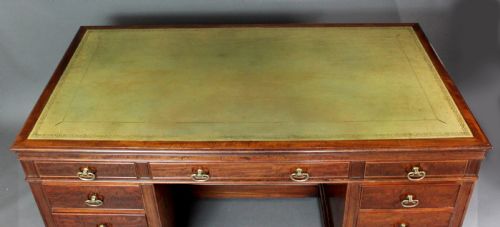 PEDESTAL DESK IN THE MANNER OF GILLOWS OF LANCASTER - ADDITIONAL PHOTO 6