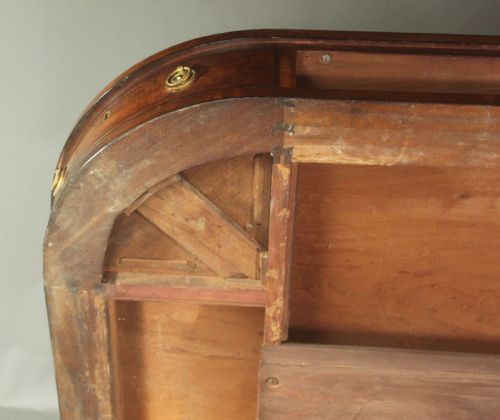 REGENCY MAHOGANY CENTRE TABLE IN THE MANNER OF GILLOWS - ADDITIONAL PHOTO 4