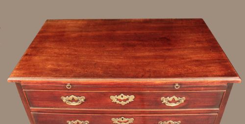 ANTIQUE MAHOGANY CHEST OF DRAWERS WITH BRUSHING SLIDE - ADDITIONAL PHOTO 3