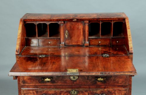 ANTIQUE GEORGE I WALNUT BUREAU - ADDITIONAL PHOTO 3