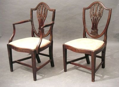 Good Set of Eight Georgain Hepplewhite Shield Back Dining Chairs